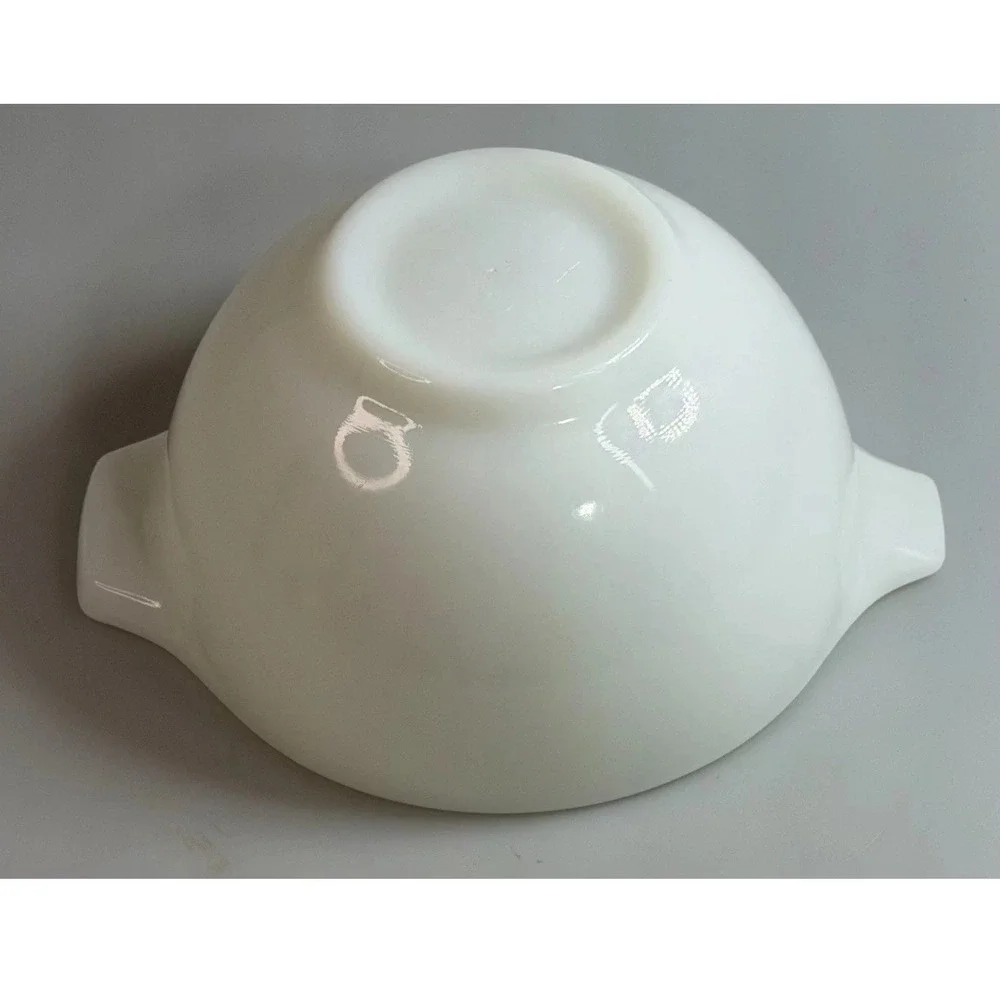 Pyrex #441 - 1 1/2 PT White Cinderella Mixing Nesting Bowl